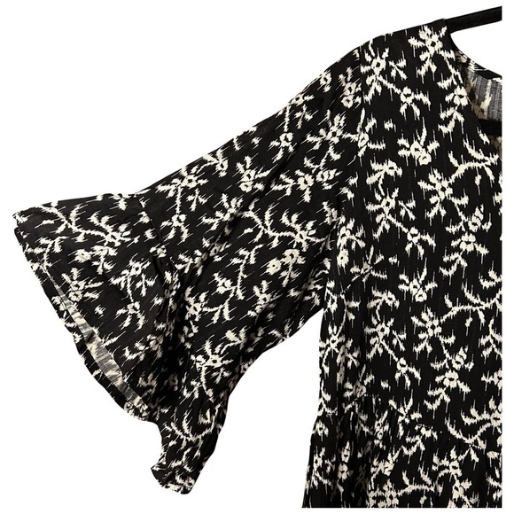 Universal Thread WhiteBlack Tiered Dress - XS - Bell Ruffle Sleeve. - Picture 3 of 4